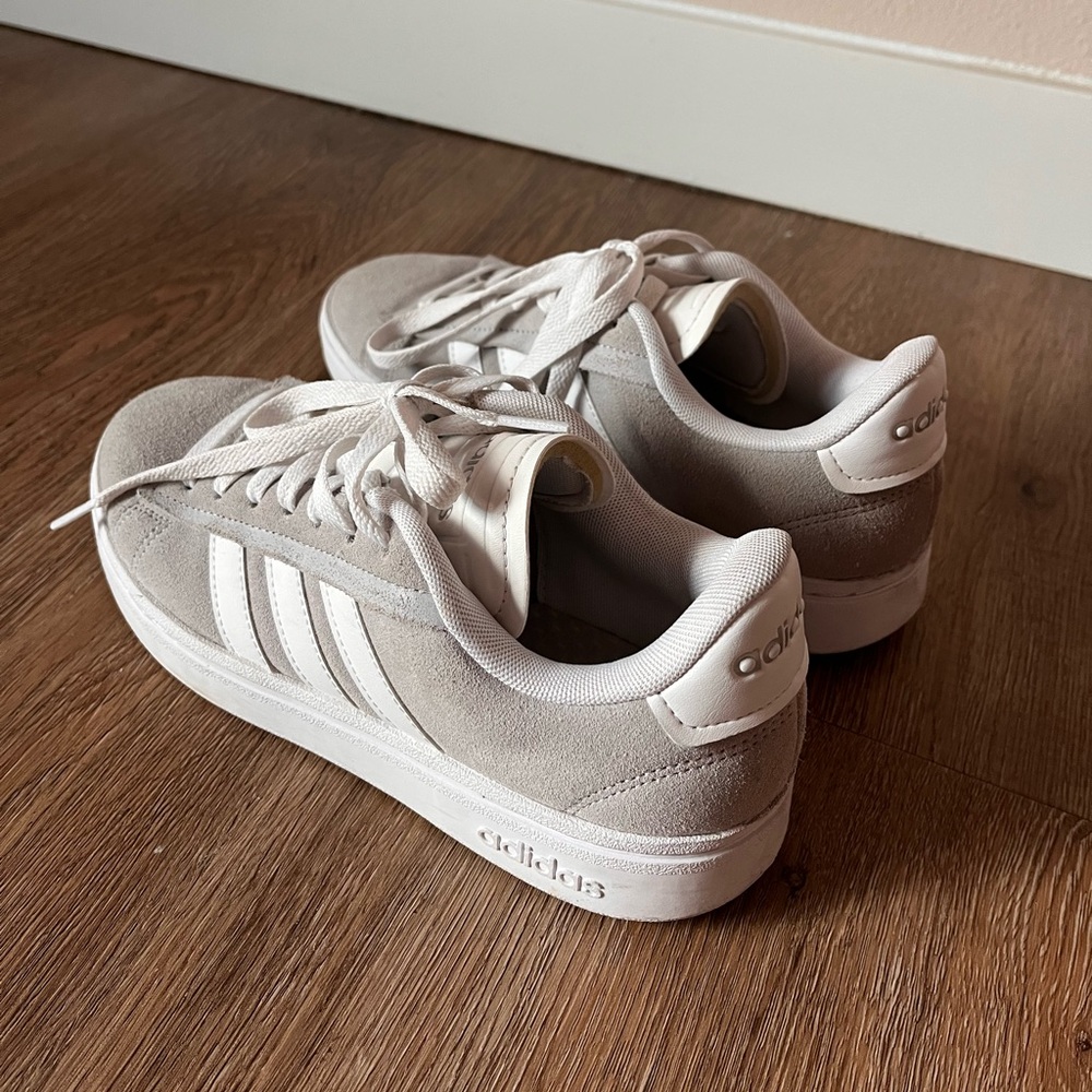 Adidas gazelle women’s shoe